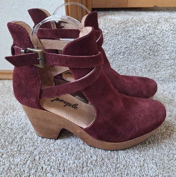 NWOT Free People Cedar Clogs Maroon Suede Buckle Closure Womens Size 8 - Picture 3 of 10